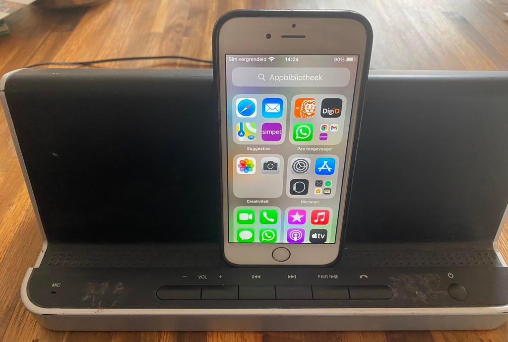 Bluetooth speaker met 2 oplaadpunten, Zwart, Ophalen of Verzenden, Zo goed als nieuw, 64 GB