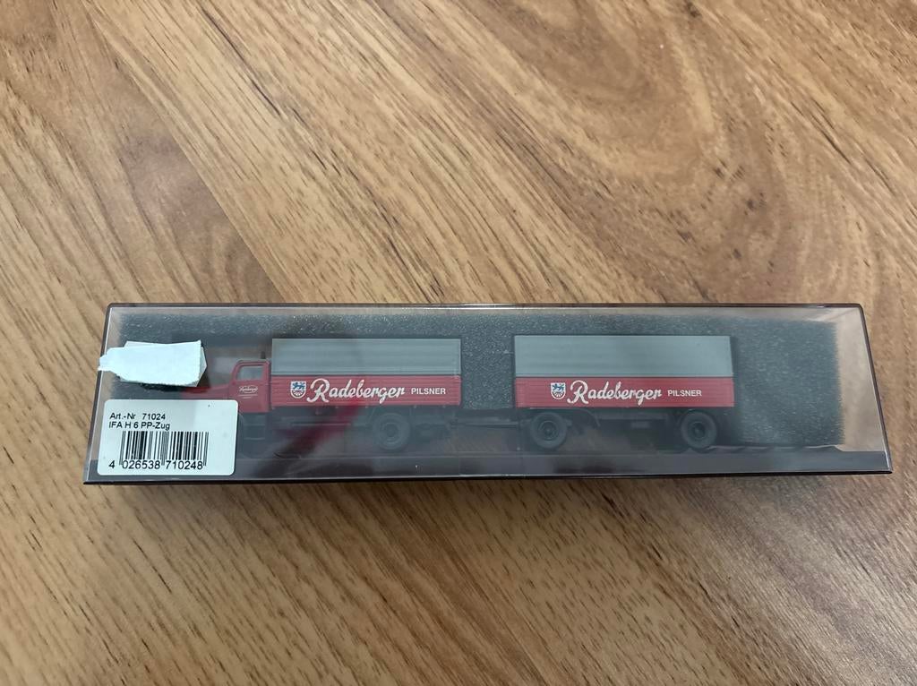 Brekina Radeberger Pilsner vrachtwagen ongebruikt, Hobby en Vrije tijd, Modelbouw | Auto's en Voertuigen, Ophalen of Verzenden