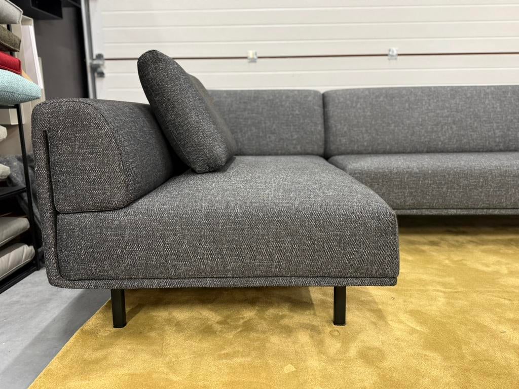 Nieuwstaat Eyye Dura Hoekbank stof Design Bank, Huis en Inrichting, Banken | Bankstellen, Zo goed als nieuw, Design on Stock, Vierpersoons of meer