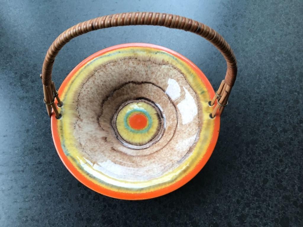 Vintage bruin rond schaaltje met originele rieten hengsel, Ophalen of Verzenden