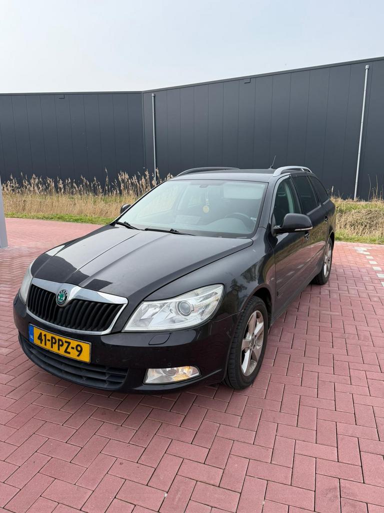 Skoda Octavia 1.2 TSI Combi DSG Zwart Lees beschrijving!, 4 cilinders, Zwart, Origineel Nederlands, 600 kg