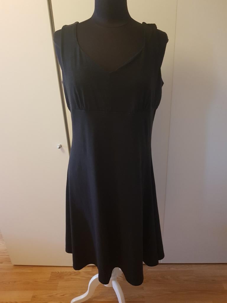 Zwarte Laura Kent jurk - maat 44, Kleding | Dames, Zwart, Maat 42/44 (L), Ophalen of Verzenden, Zo goed als nieuw