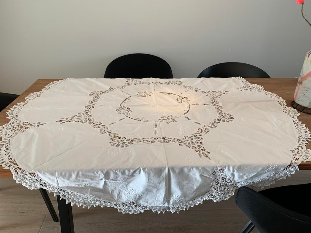 Rond tafelkleed vintage Richelieu borduurwerk, Huis en Inrichting, Ophalen of Verzenden, Gebruikt, Wit, Tafelkleed of Tafelzeil