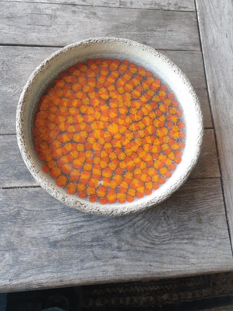 Decoratieve schaal met oranje mozaïekpatroon, Antiek en Kunst, Antiek | Schalen, Ophalen of Verzenden