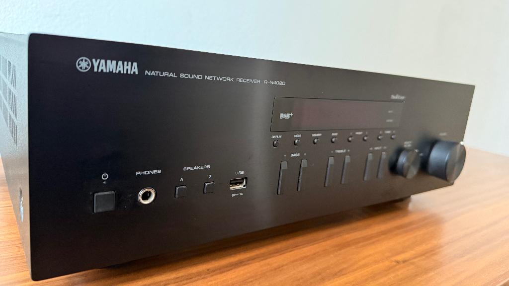 Yamaha R-N402D Netwerk Receiver zgan (MusicCast), Yamaha, Ophalen of Verzenden, Zo goed als nieuw, 60 tot 120 watt