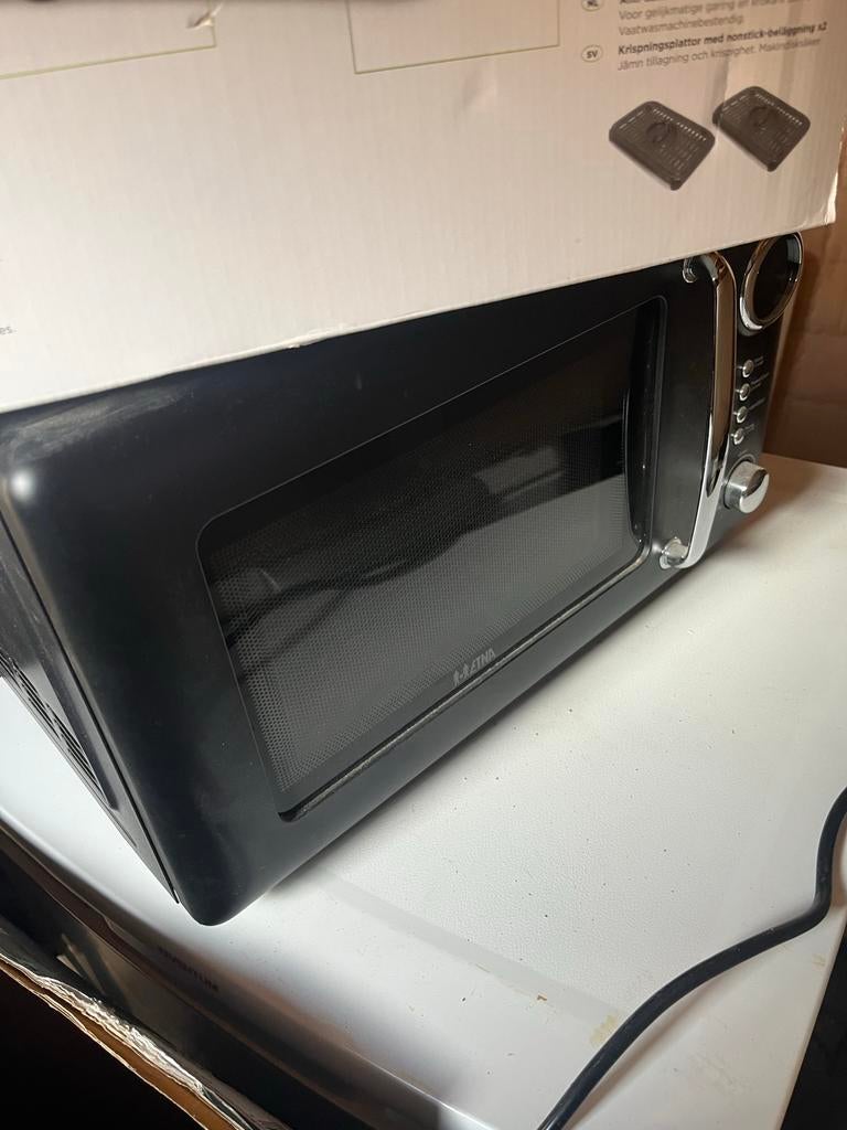ETNA Vrijstaande Magnetron Zwart, Ophalen, Magnetron, Zo goed als nieuw, 45 tot 60 cm