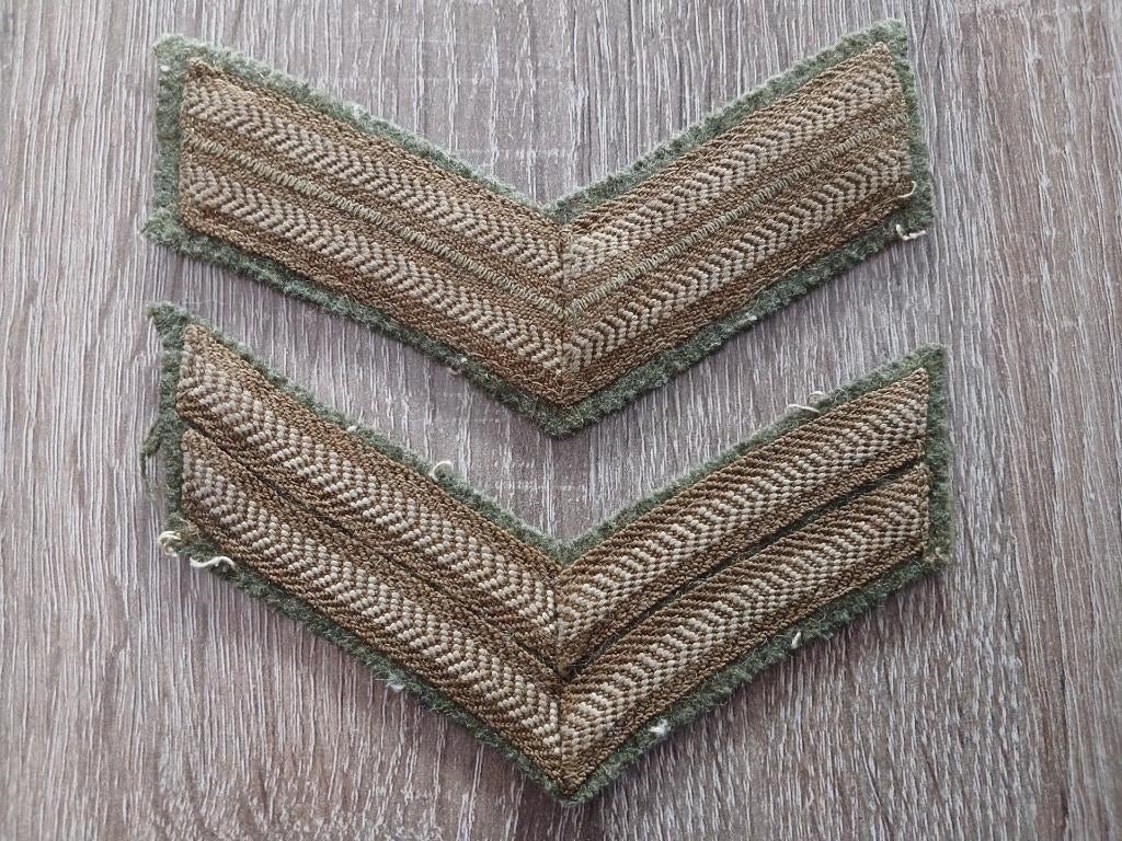 British Army Corporal Stripes, Verzamelen, Militaria | Tweede Wereldoorlog, Ophalen of Verzenden, Landmacht, Engeland, Embleem of Badge