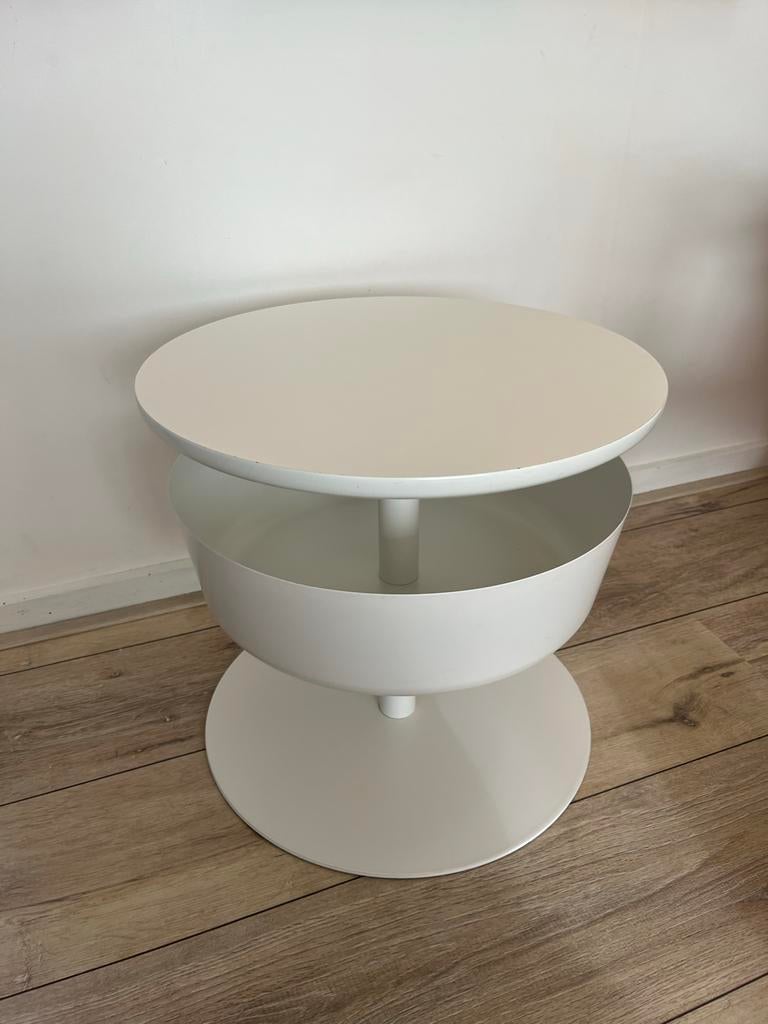 Ikea Lierskogen Bijzettafel - Modern Design, Minder dan 55 cm, Metaal of Aluminium, Rond, Zo goed als nieuw