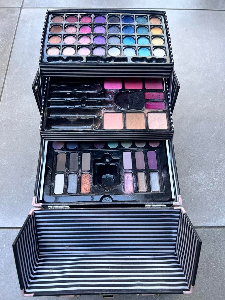 GROTE KOFFER VOL MAKE-UP / BEAUTY CASE, Ophalen of Verzenden, Zo goed als nieuw, Overige kleuren, Gehele gezicht