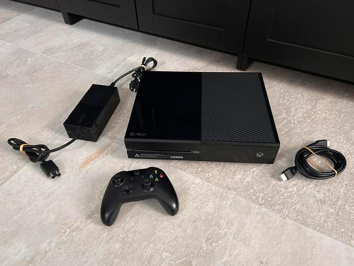 Xbox one met controller en spel, Spelcomputers en Games, Spelcomputers | Xbox One, Gebruikt, Xbox One, 500 GB, Met 1 controller