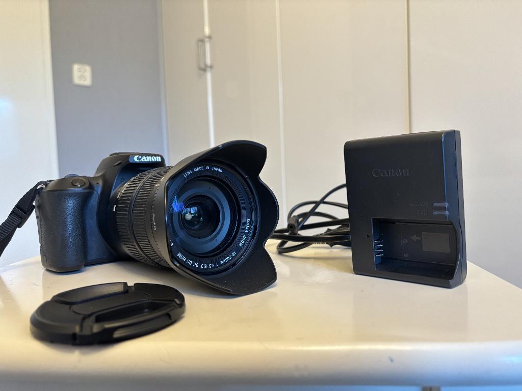 Canon EOS 250D + Sigma 18-200mm + accessoires | Topstaat!, Spiegelreflex, Canon, Ophalen of Verzenden, Zo goed als nieuw