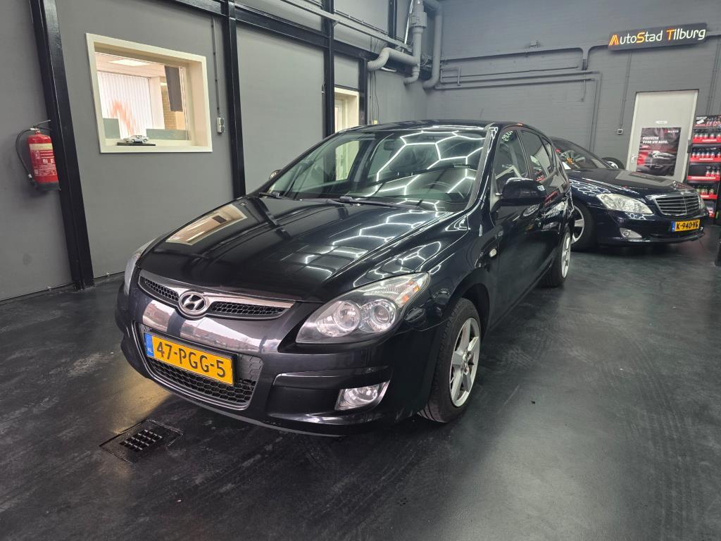 Hyundai I30 1.6i Dynamic Business 1 JAAR APK! Automaat!, Auto's, Hyundai, Stof, Gebruikt, Zwart, 14 km/l