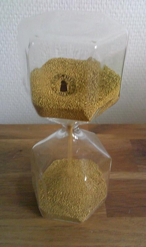 Grote glazen zandloper handgemaakt gouden balletjes, Huis en Inrichting, Ophalen of Verzenden, Meerkleurig, Overige merken, Glas