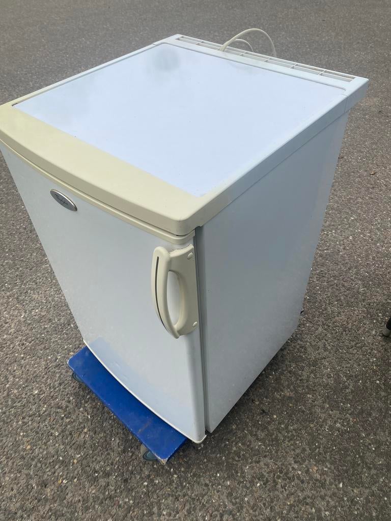 Koelkast Whirlpool, Witgoed en Apparatuur, Koelkasten en IJskasten, 100 tot 150 liter, Ophalen, Zo goed als nieuw, Zonder vriesvak