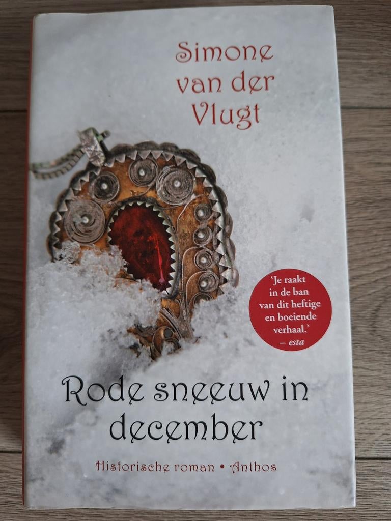 Rode sneeuw in december - Simone van der Vlugt, Boeken, Ophalen of Verzenden, Gelezen, Simone van der Vlugt
