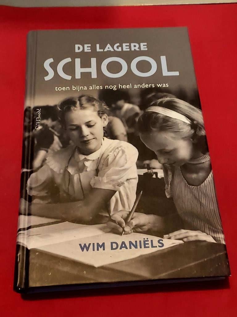 GESIGNEERD De lagere school. Wim Daniëls. 2017, Ophalen of Verzenden, 20e eeuw of later, Zo goed als nieuw