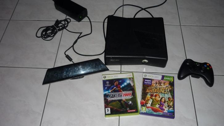 Xbox 360 met Kinect Camera en kinect Adventures, Spelcomputers en Games, Spelcomputers | Xbox 360, 250 GB, 360 S, Met 1 controller