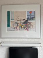 Ingelijste kunstprint 'Fietsen voor de deur' - P. Dumas '04, Ophalen of Verzenden