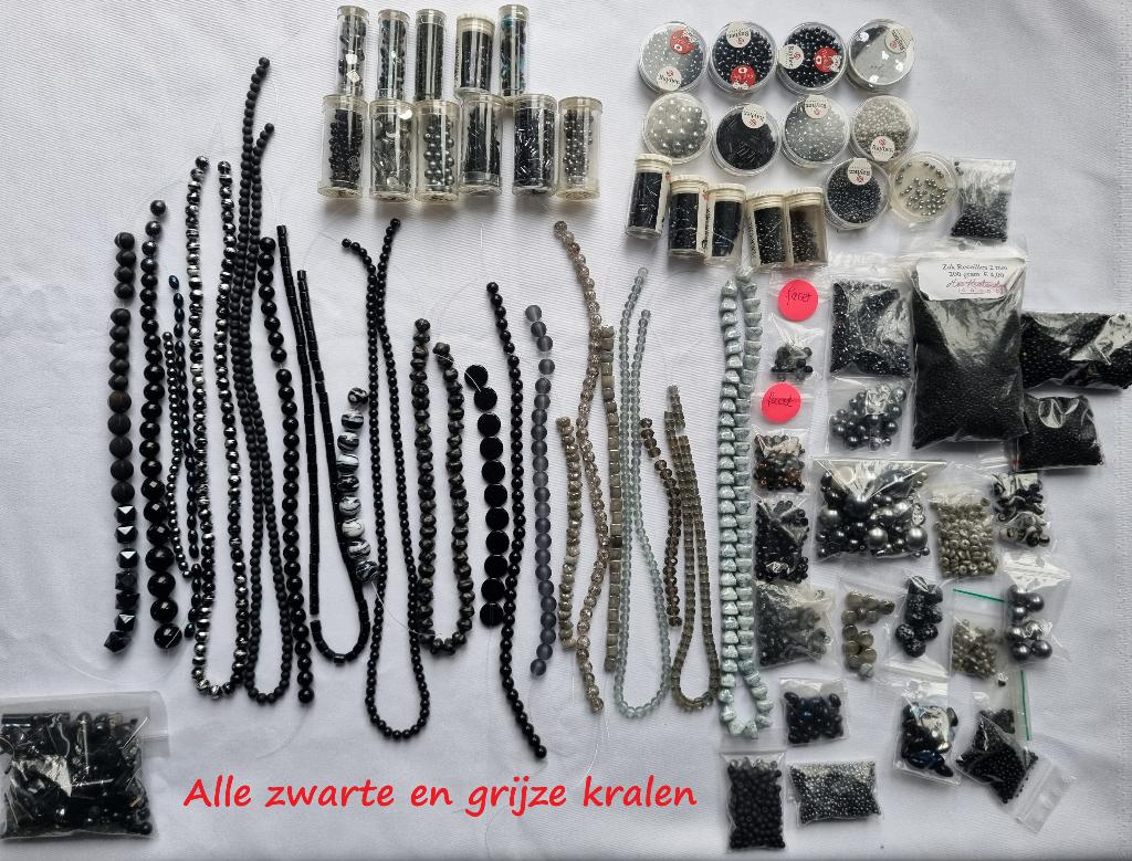 Te koop: Zwarte en grijze kralen, Hobby en Vrije tijd, Ophalen of Verzenden, Zo goed als nieuw, Kraal