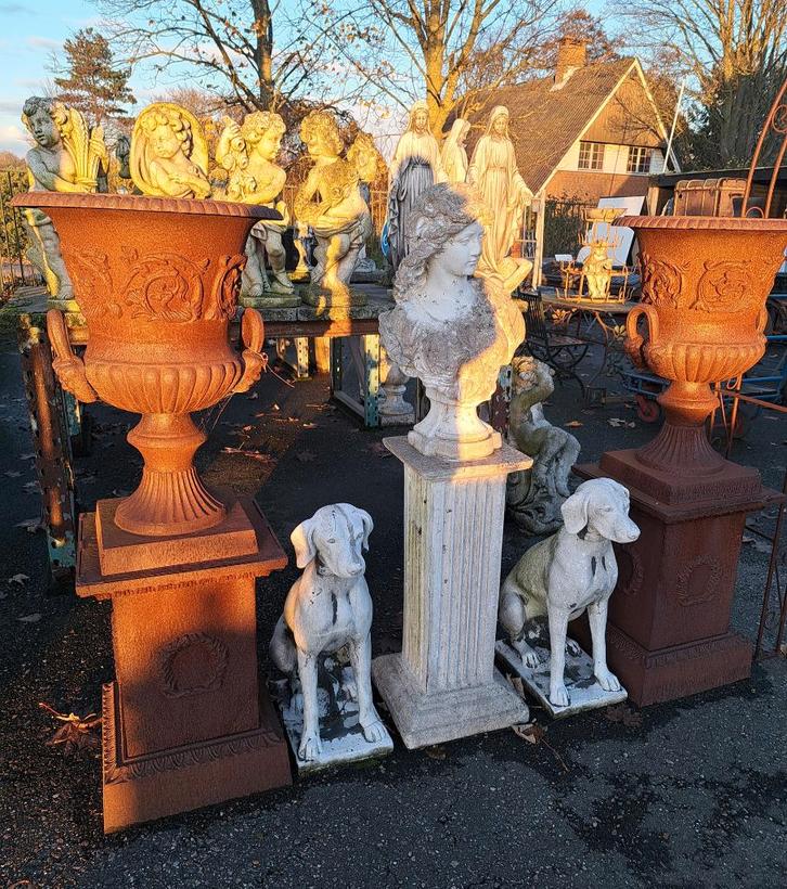 Mooie antieke buste van een dame op zuil mooie tuindecoratie, Tuin en Terras, Tuinbeelden, Gebruikt, Overige typen, Steen, Ophalen