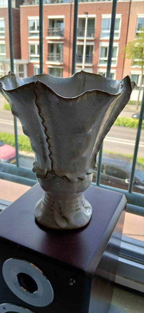 Witte vaas met golvende rand, Ophalen of Verzenden