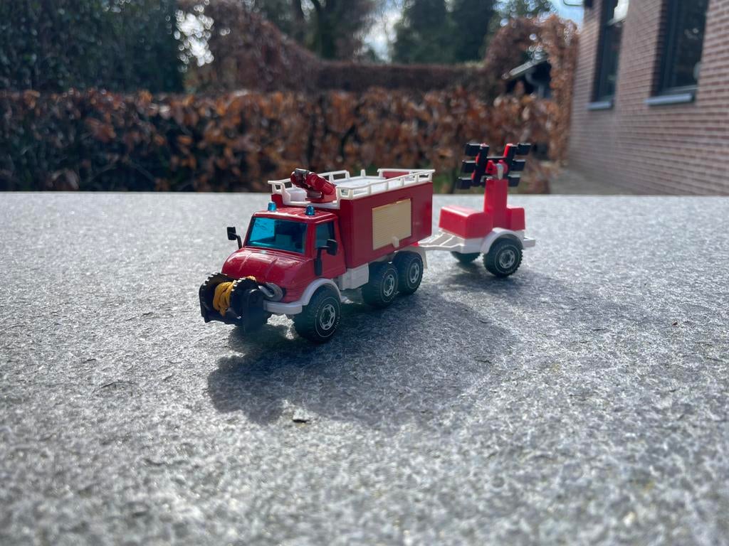 Siku 2913 - Mercedes Unimog U406 brandweer met aanhanger, Ophalen of Verzenden, Gebruikt, Bus of Vrachtwagen, SIKU