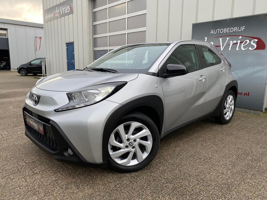 Toyota Aygo X 1.0 VVT-i MT first / Airco / Cruise / Camera /, Auto's, Toyota, Gebruikt, 920 kg, 4 stoelen, Start-stop-systeem
