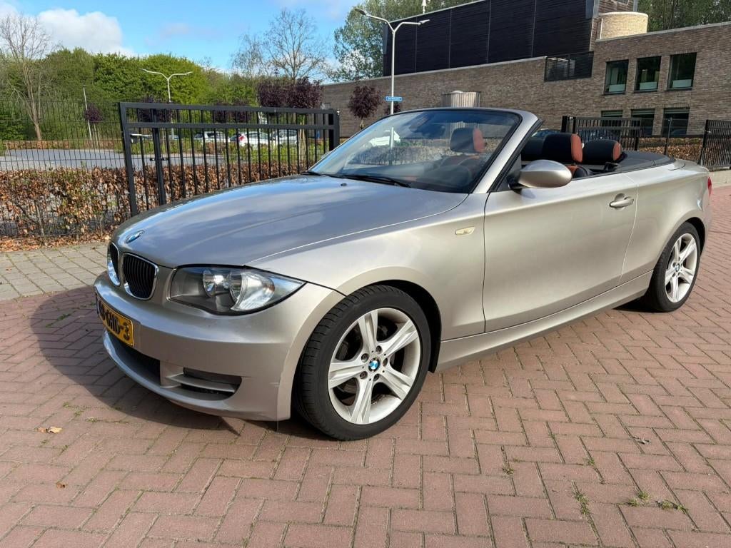 BMW 1-Cabrio (e88) 120i 170pk Automaat 2008/ Inruil Mogelijk, Auto's, 1995 cc, Metallic lak, 4 cilinders, Cabriolet