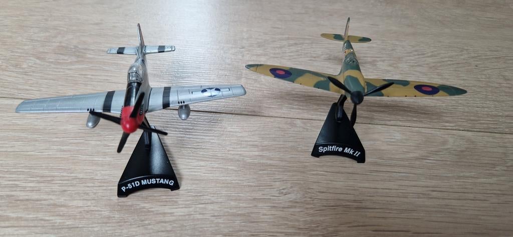 Modelvliegtuigen: P-51D Mustang en Spitfire Mk II, Ophalen of Verzenden