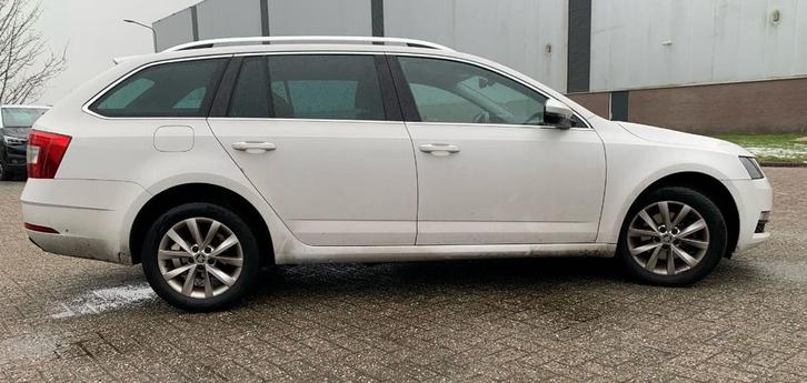 Skoda Octavia 1.4 TSI 110KW Combi Clima navi, Auto's, Skoda, Bedrijf, Octavia, Adaptieve lichten, Adaptive Cruise Control, Airbags