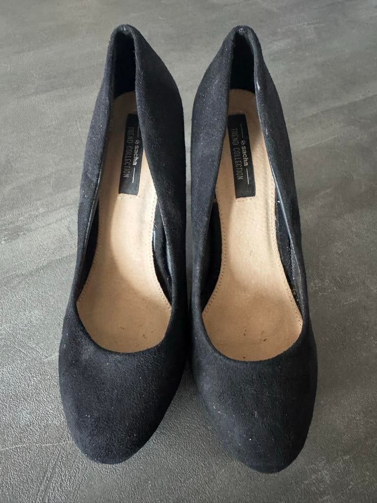 Sascha velvet hakken maat 39 - 11cm naaldhakken, Kleding | Dames, Ophalen of Verzenden, Gedragen, Zwart, Schoenen met hoge hakken