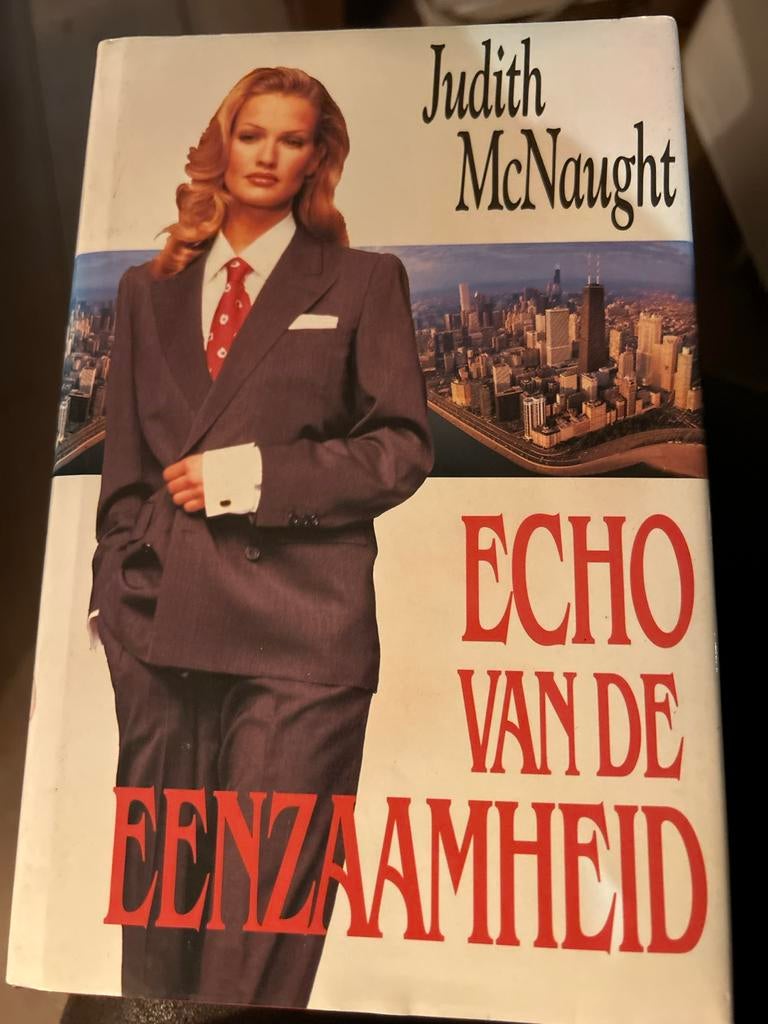 Echo van de Eenzaamheid - Judith McNaught (Roman), Boeken, Ophalen of Verzenden, Gelezen, Nederland