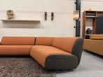 Leolux Guadalupe Hoekbank Oranje stof Groen leer Design Bank, Leolux, Hoekbank, Nieuw, Ophalen of Verzenden