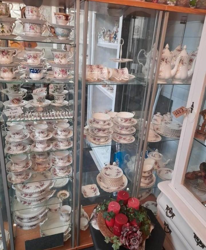 Veel royal albert lavender rose servies alles los t.k, Antiek en Kunst, Antiek | Servies los, Ophalen of Verzenden