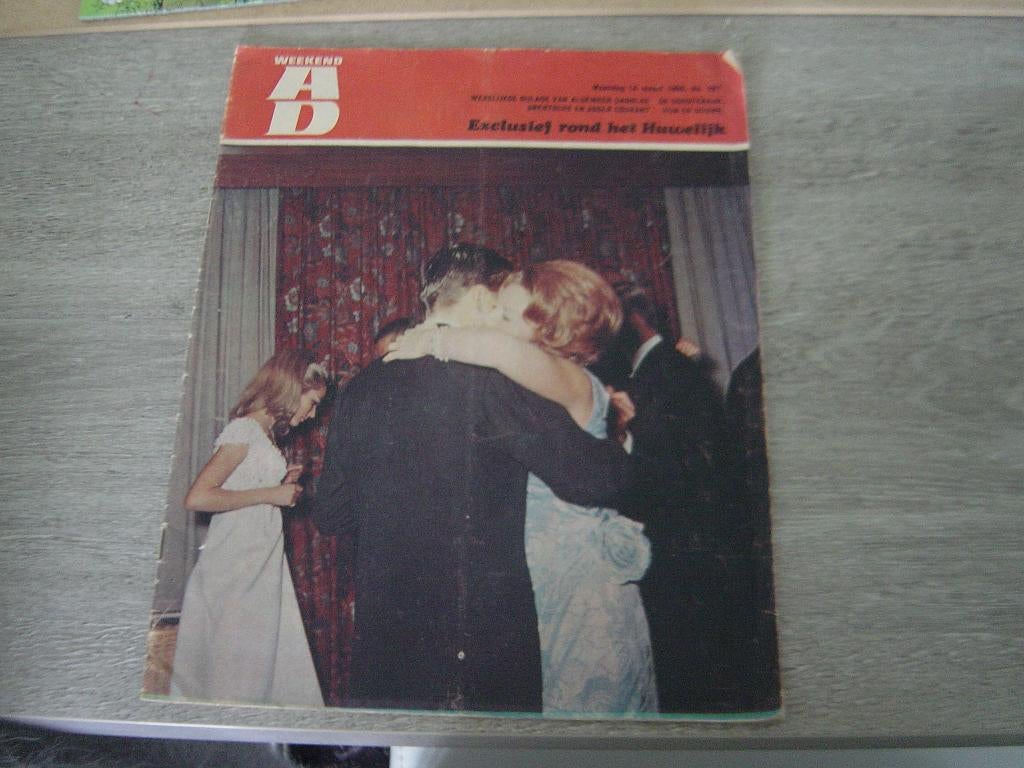 Het huwelijk van Beatrix in het AD, Verzamelen, Koninklijk Huis en Royalty, Ophalen of Verzenden, Gebruikt, Nederland, Tijdschrift of Boek