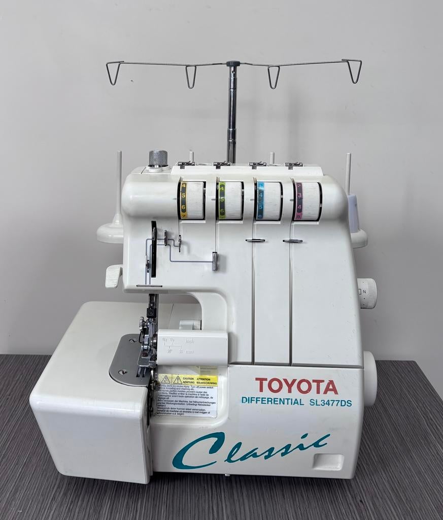 Toyota SL3477DS lockmachine, Hobby en Vrije tijd, Naaimachines en Toebehoren, Ophalen, Gebruikt, Lockmachine, Overige merken