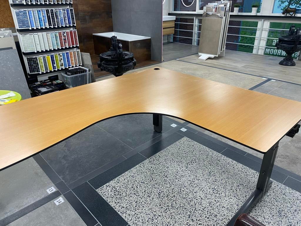 Hoekbureau lichtbruin, Ophalen, Gebruikt, Hout, Kabelgoot