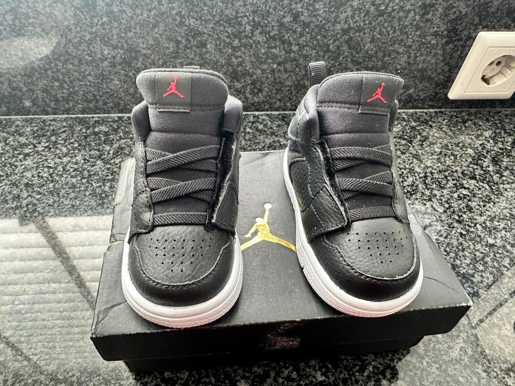 Jordan sneakers met klittenband maat 21, Ophalen of Verzenden, Nieuw, Jongetje of Meisje, Schoentjes