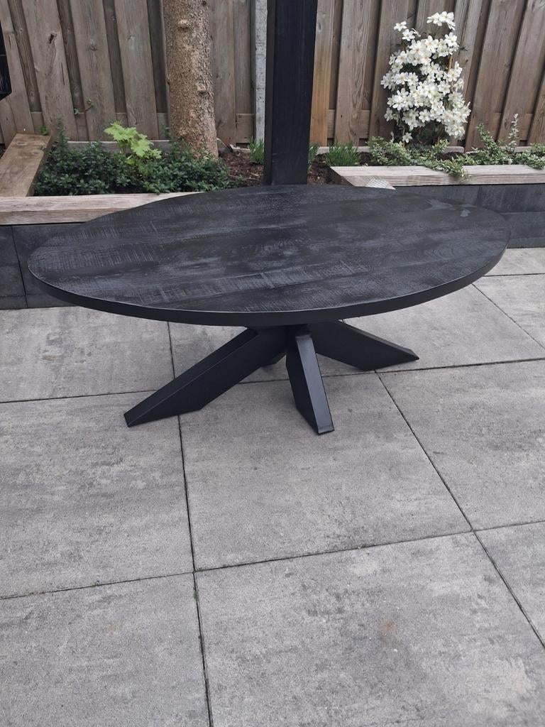 ZGAN: Zwarte salontafel van mangohout merk Goossens.Ø1.21cm, Ophalen, 50 tot 100 cm, Rond, 50 tot 100 cm