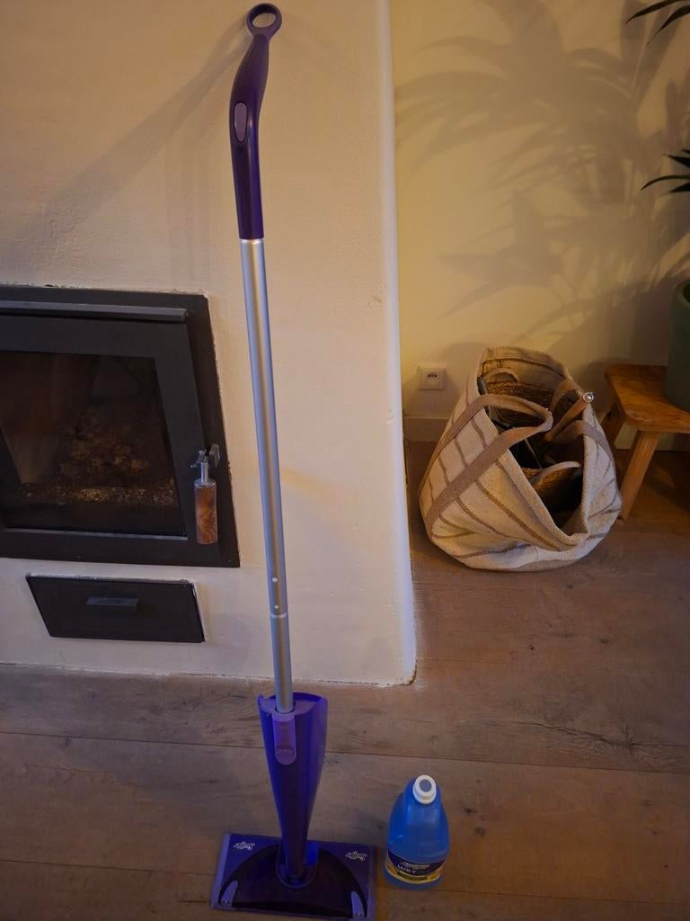 Swiffer WetJet met volle fles schoonmaakmiddel, Ophalen, Mop of Dweil
