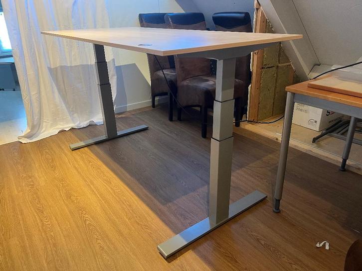 elektrische zit-sta bureau, Huis en Inrichting, Bureaus, Zo goed als nieuw, Zit-sta bureau, Elektrisch, In hoogte verstelbaar