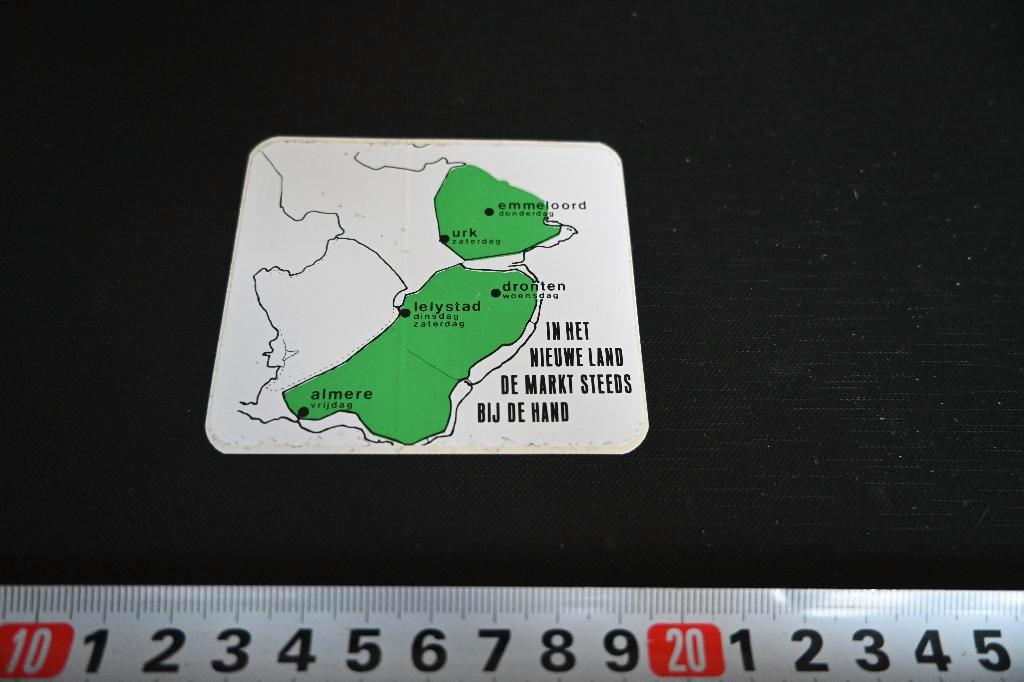 sticker In het nieuwe land de markt steeds bij de hand Urk, Verzamelen, Stickers, Ophalen, Zo goed als nieuw