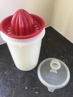 Tupperware, sinasappelpers, met opvangbeker, schenkbeker, Ophalen of Verzenden, Zo goed als nieuw, Rood, Beker of Kan