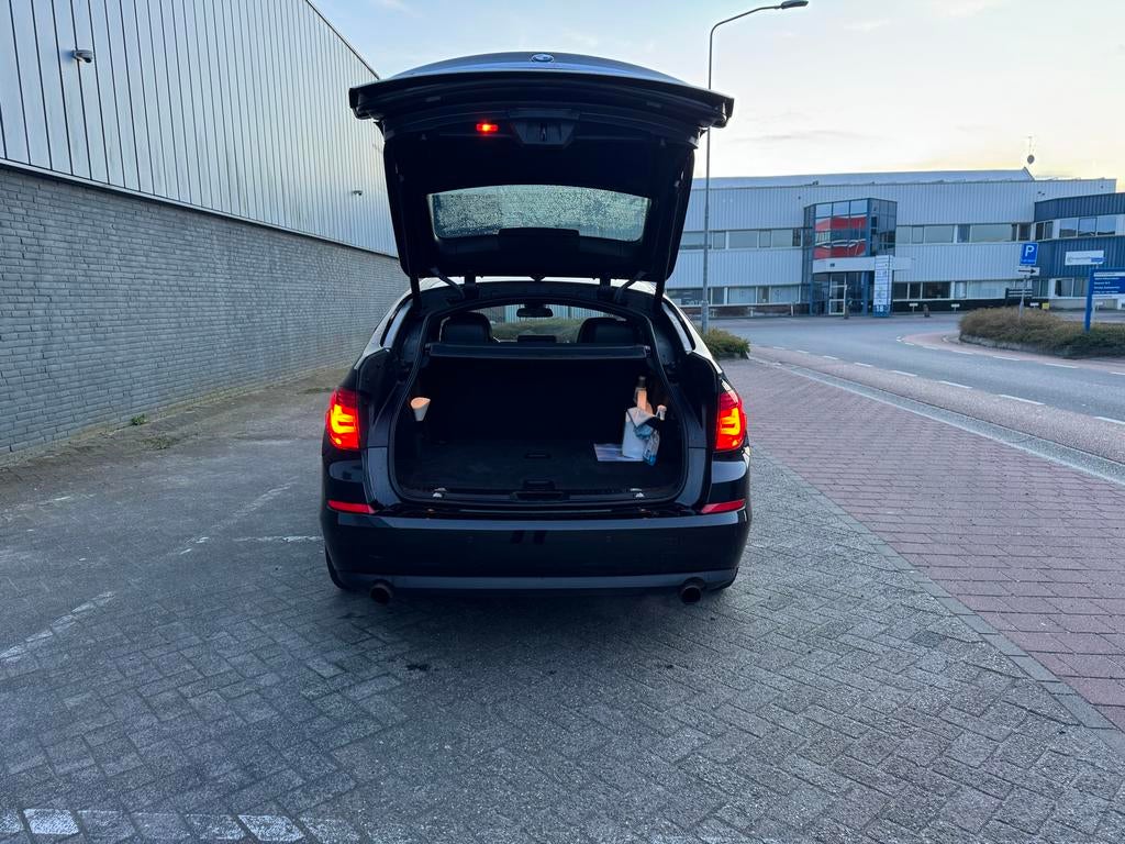 BMW 535 GT Automaat 306PK | Pano | Leer | 360 Cam | 2013, Auto's, BMW, Automaat, Zwart, 1915 kg, Particulier