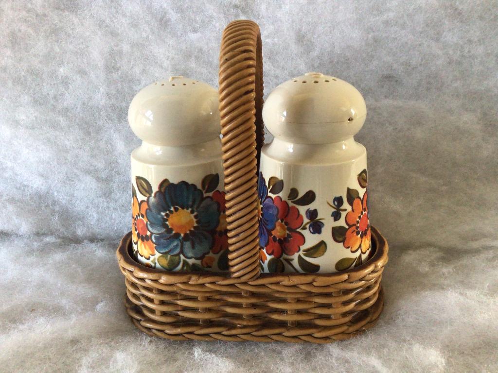 Emsa vintage peper en zout stel. In mandje. Bloemen, Ophalen of Verzenden, Zo goed als nieuw