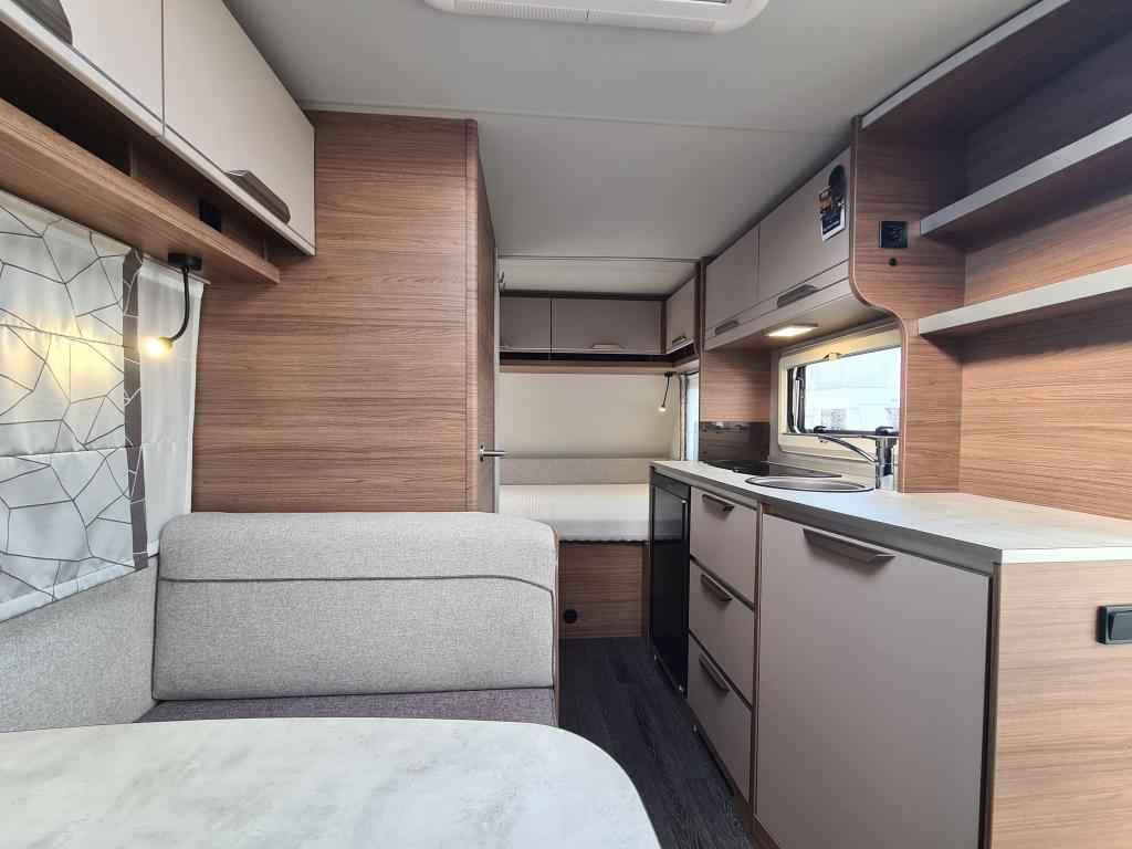 Knaus Sport 420 QD, Bedrijf, Treinzit, Schokbreker, 4 tot 5 meter