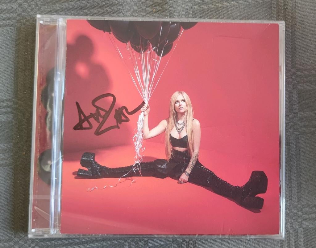 Avril Lavigne Love Sux CD gesigneerd | signed, Ophalen, Cd of Plaat, Gesigneerd
