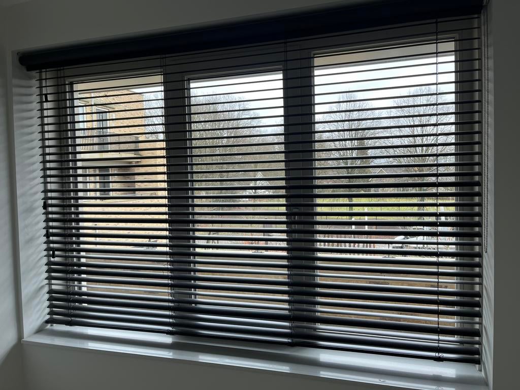 Aluminium jaloezie met koord. Mat zwart, Huis en Inrichting, Zwart, Ophalen of Verzenden, Zo goed als nieuw, 200 cm of meer