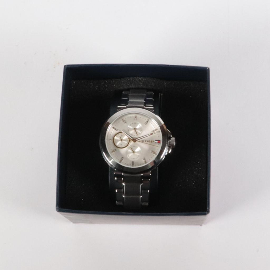 Tommy Hilfinger TH355 Watch - ZGAN, Tommy Hilfiger, Zo goed als nieuw, Support@tommyhilfiger.com, 601 W. 26th Street
New York, NY 10001
USA