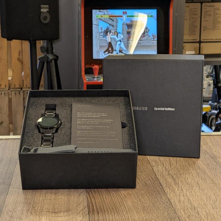 Samsung Galaxy Watch 5 40MM Special Edition Incl doos, Sieraden, Tassen en Uiterlijk, Smartwatches, Zo goed als nieuw